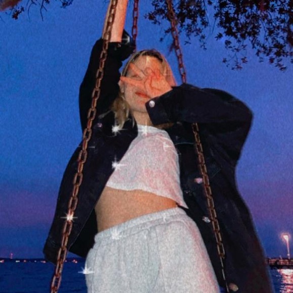 Meet your Posher, Beatriz - Picture 2 of 2